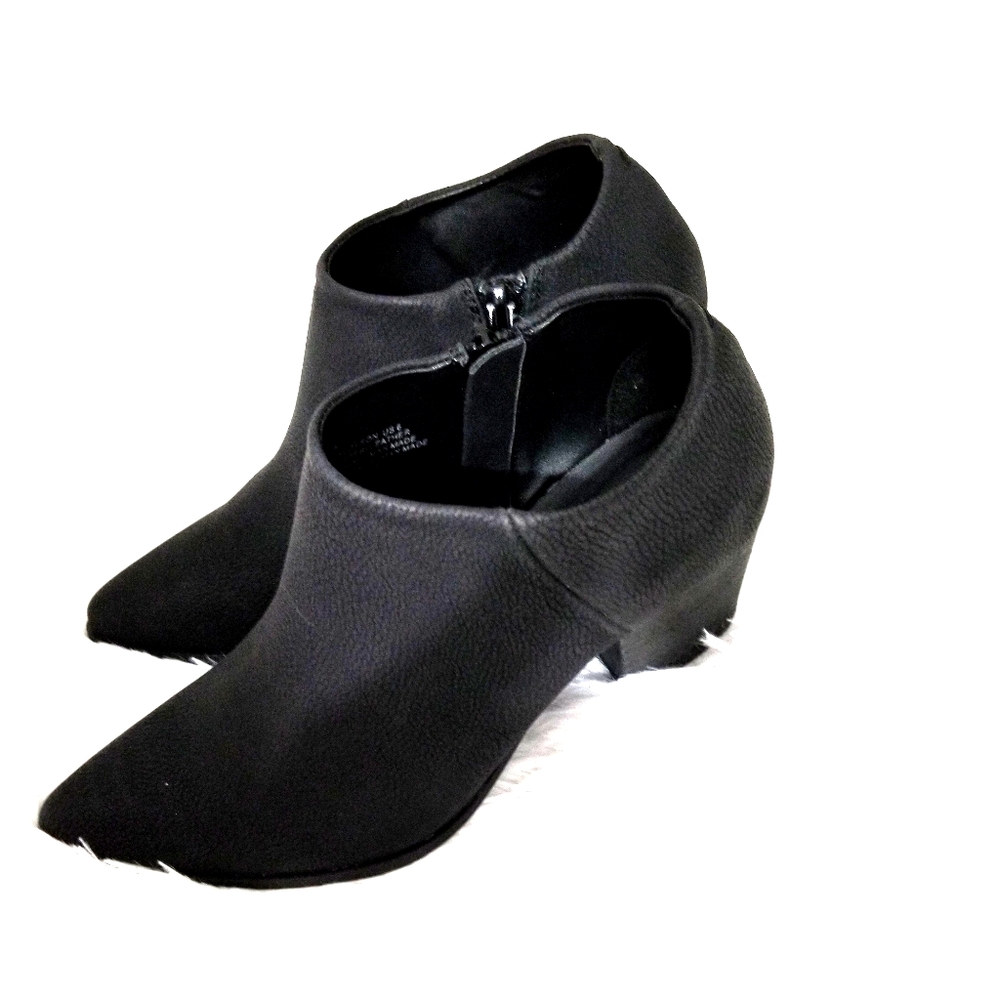 SALE🔥Tahari Black Ankle BootieNEW🔥